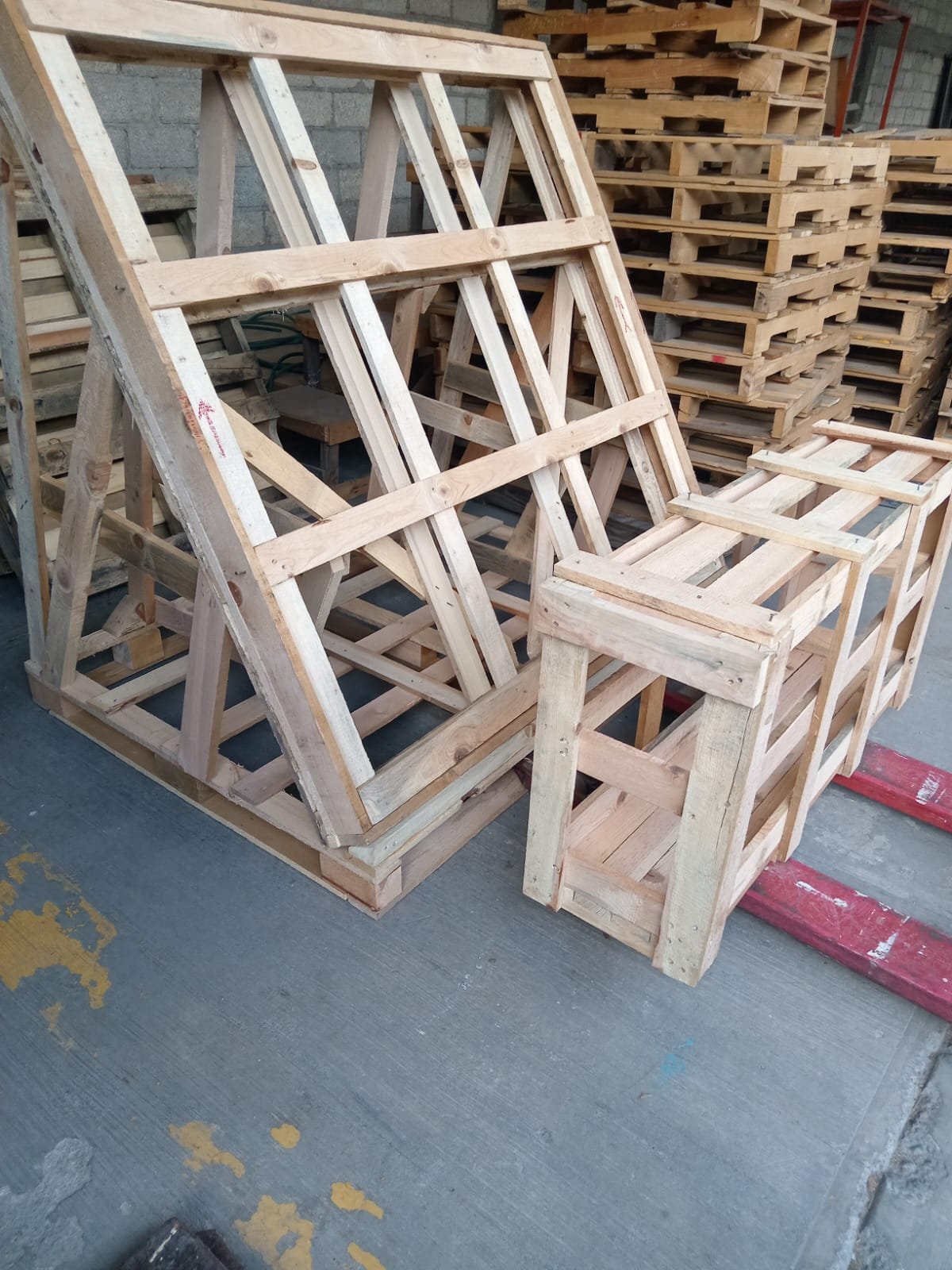 Huacal de diseño especial con estructura diagonal